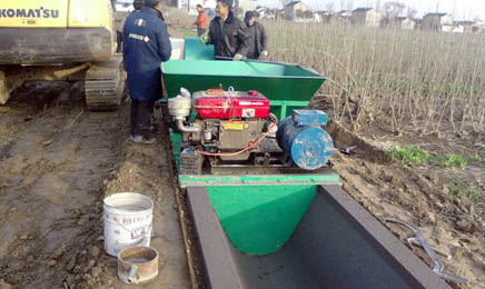 全自動(dòng)水渠成型機